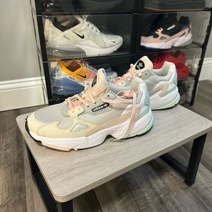 Adidas falcon sneakers NWT fits a size 8